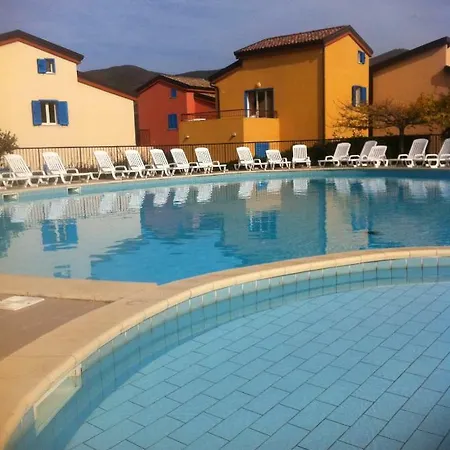 Chez Valérie Et Stéphane, Les Terrasses De Lozari Apartment